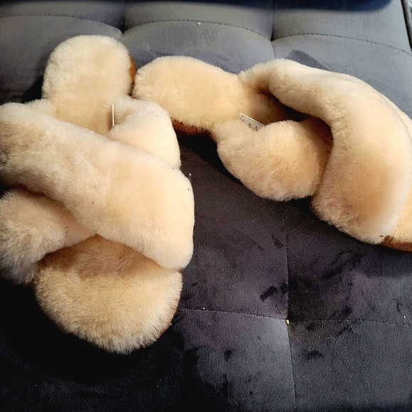 WaySoft Shoes - WaySoft Cream Shearling Cross Band Slippers Size 11 NWT, no box